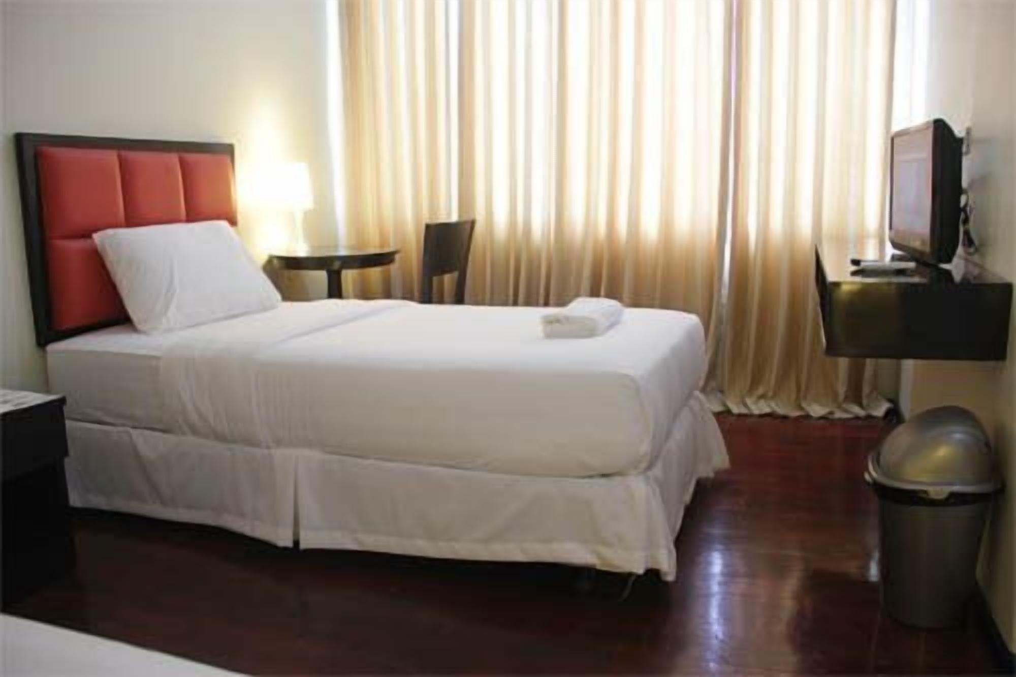 Arabelle Suites Tagbilaran City Exterior foto